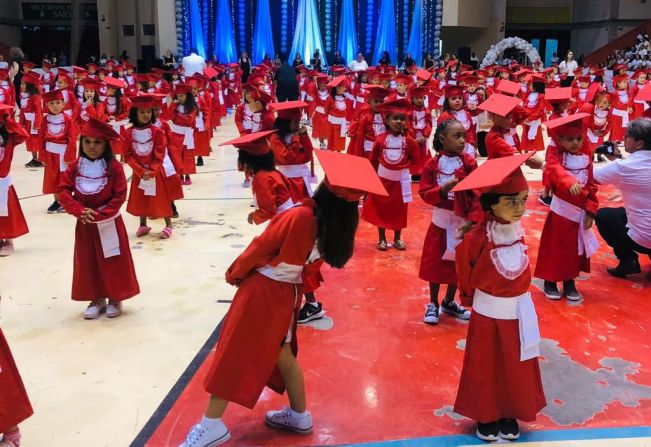 Alunos da Educação Infantil e do Ensino Fundamental I se formam com grandes festas na Arena