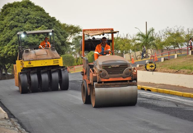 Programa Asfalto Novo avança com recapeamento da Avenida Benjamin Constant e rua José Jordão