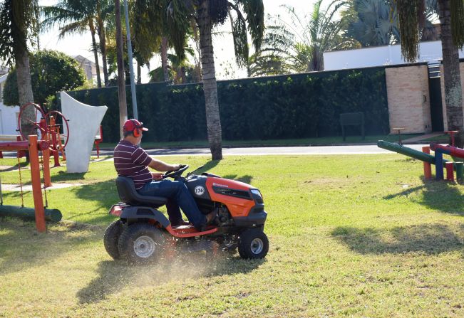 Novos veículos e máquinas agilizam serviços de zeladoria