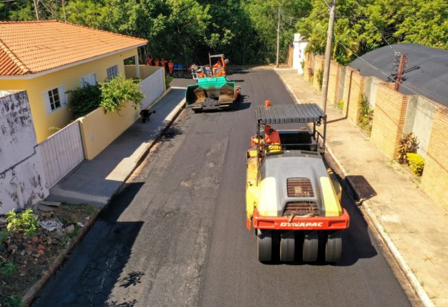 Quarta fase do Programa Asfalto Novo segue com o recapeamento da rua Santa Catarina
