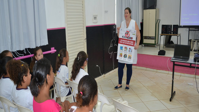 Palestra em escolas municipais trata de cuidados com água parada