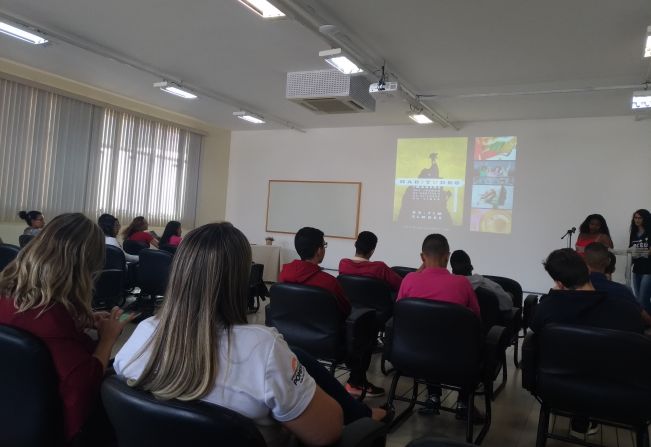 Jovens do programa Aprendiz Legal se formam no curso Habitudes