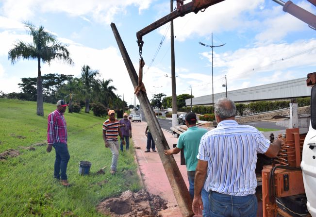Calçadão da entrada da cidade recebe iluminação