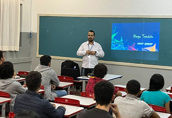 Tem início o curso de Auxiliar Administrativo oferecido pela Prefeitura em parceria com o Sest/Senat