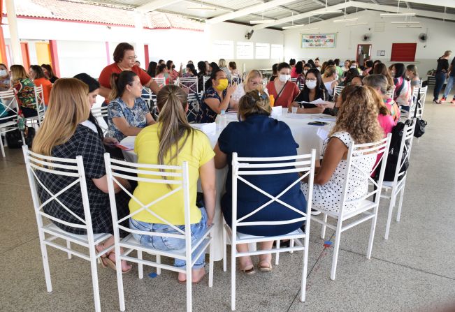 Secretária da Educação tem reuniões de replanejamento para o início do segundo semestre