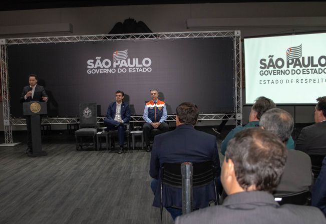 Prefeita Tina assina convênio com Governo do Estado para obra na zona rural