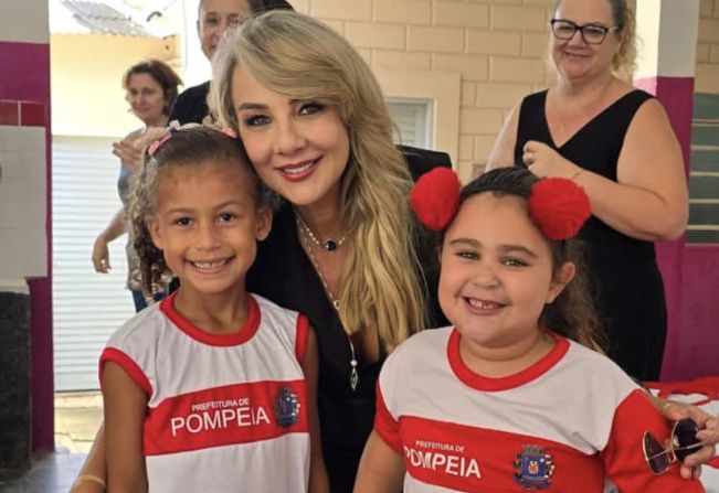 Prefeitura entrega uniformes de verão e inverno para alunos da rede municipal 