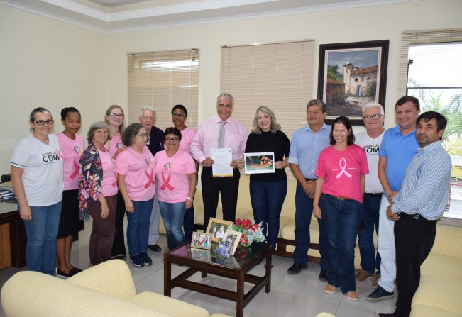 Prefeita Tina doa terrenos e Centro de Diagnóstico Oncológico se instalará em Pompeia