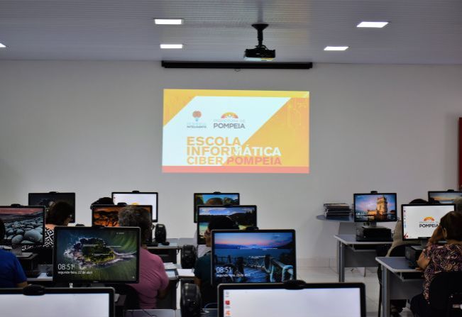Escola Municipal de Informática segue com inscrições abertas para turmas de adultos e terceira idade