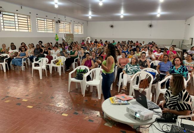Secretaria de Educação e Cultura promove curso de capacitação para professores em Pompeia