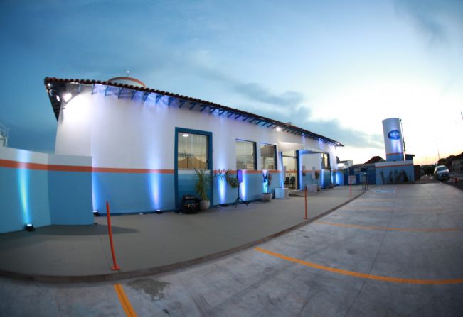 Servidores do SAAE trabalham rápido para substituir bombas de abastecimento queimadas por raios