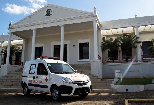 Saúde de Pompeia ganha mais uma nova ambulância