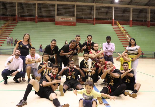 Amigos do Dê conquista o título do Campeonato de Futsal de Férias