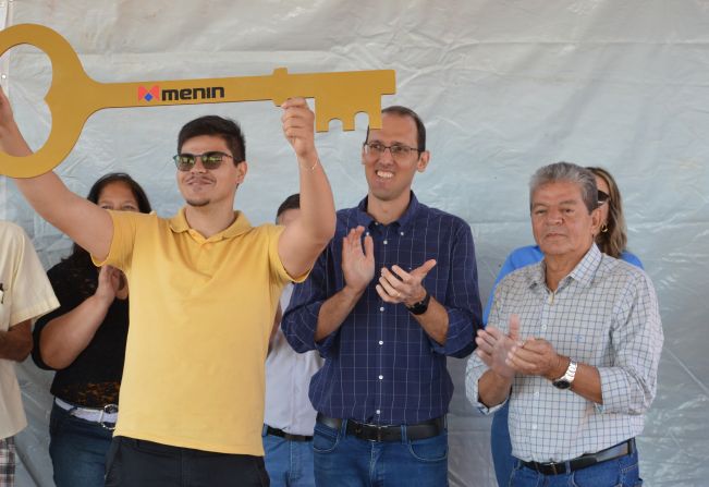 Mais 77 novas casas são entregues com os benefícios do programa Nossa Casa no Residencial dos Ipês