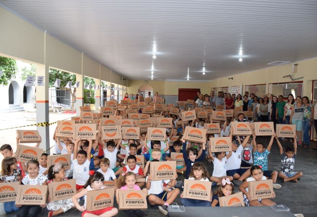 Prefeita Tina atende pedido de vereadores e conclui reforma completa da Emef de Pompeia, o “Grupão”