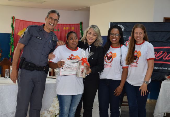 Alunos da APAE se formam no PROERD