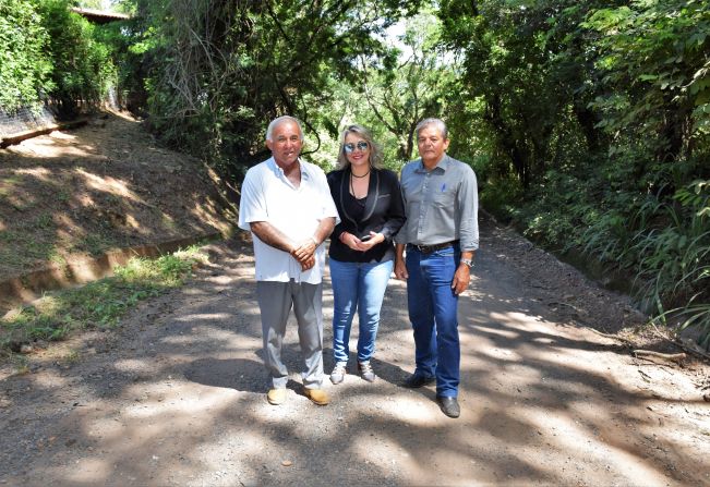 Prefeita Tina anuncia pavimentação da Serra do Futuro e recape da rua Dr. Washington Luís