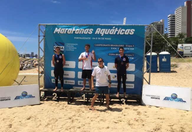 Enzo conquista bronze em primeira maratona aquática da carreira