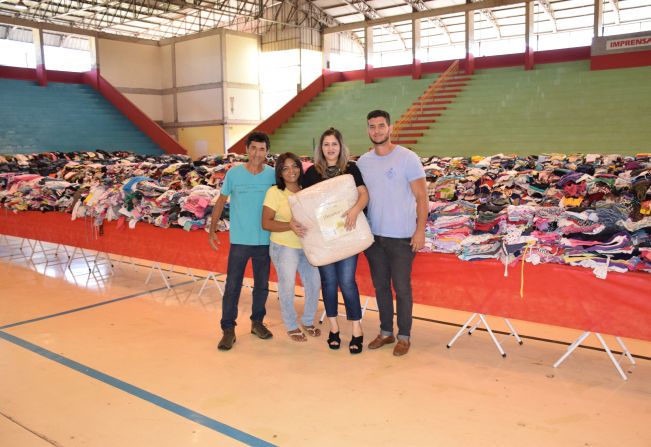 Equipe da Assistência Social comemora sucesso da Campanha do Agasalho