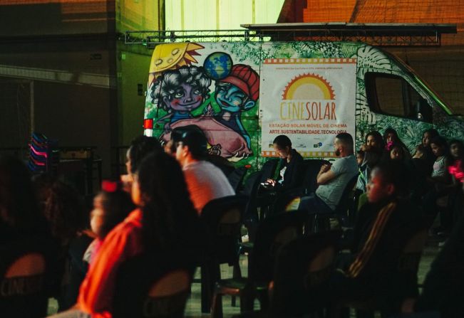 CineSolar reúne bom público na Arena Esportes e Eventos