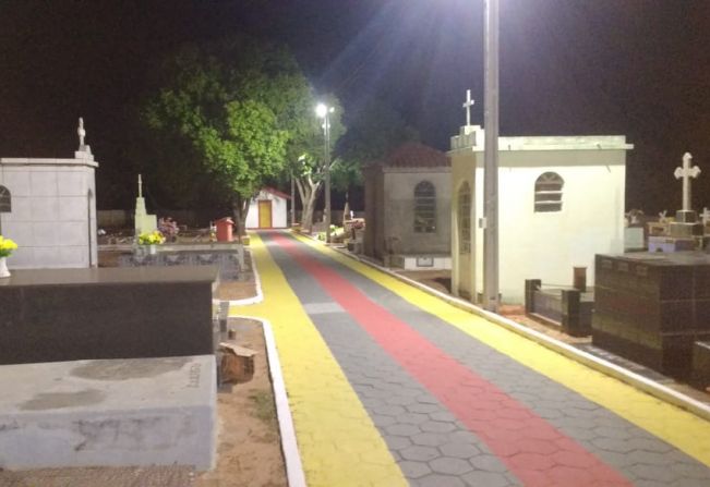 Cemitério de Paulópolis recebe iluminação