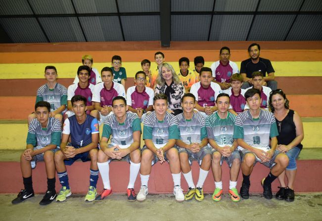 Prefeita Tina incentiva jovens atletas que representarão Pompeia em competições regionais