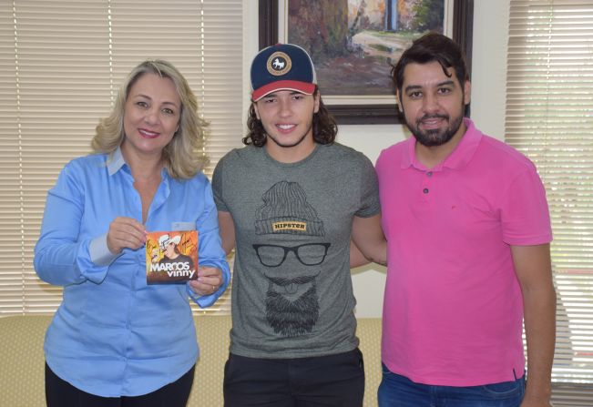 Prefeita Tina recebe cantor Marcos Vinny e aumenta a expectativa para o “Sextou, Paulópolis!”