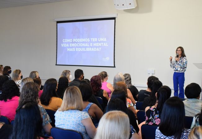 Professores da rede municipal participam do planejamento para o ano letivo