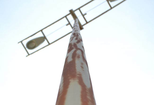 Empresa contratada pelo ex-prefeito Oscar Yasuda é condenada a substituir 56 postes de iluminação instalados na entrada da cidade