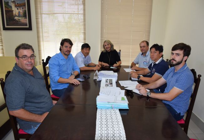 Prefeita Tina se reúne com gerente da CDHU e planeja próximas etapas da construção das 50 casas de Paulópolis