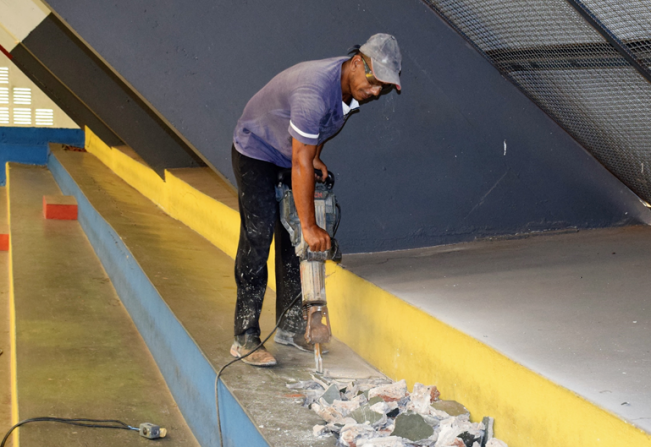 Tina Januário determinou o início da reforma do Ginásio de Esportes Chevrane Resende.