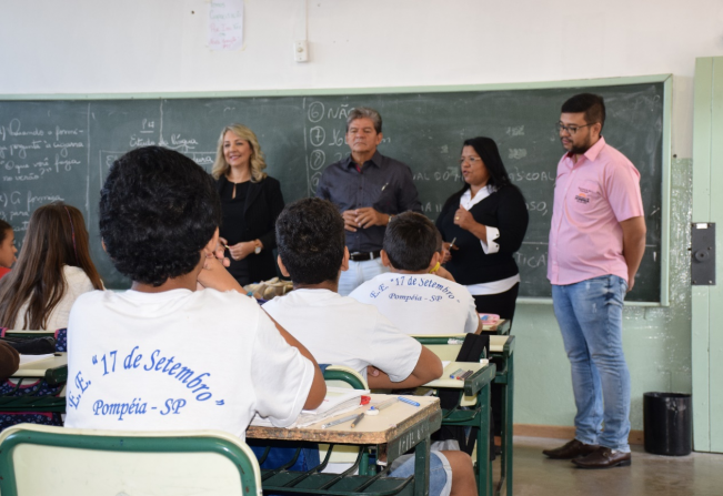 Lançada no início de março, a Campanha do Agasalho 2018 já arrecadou um caminhão de doações em Pompeia.