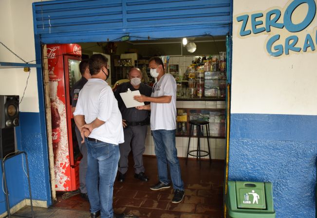 PM e DHS fecham bares que descumpriam decreto de quarentena