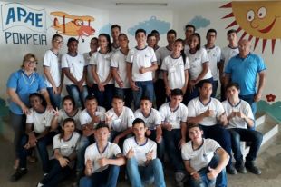 Foto - VISITA A APAE DE POMPEIA