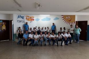 VISITA A APAE...